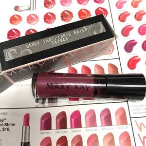 NWT MaryKay NouriShine Plus Lip Gloss!